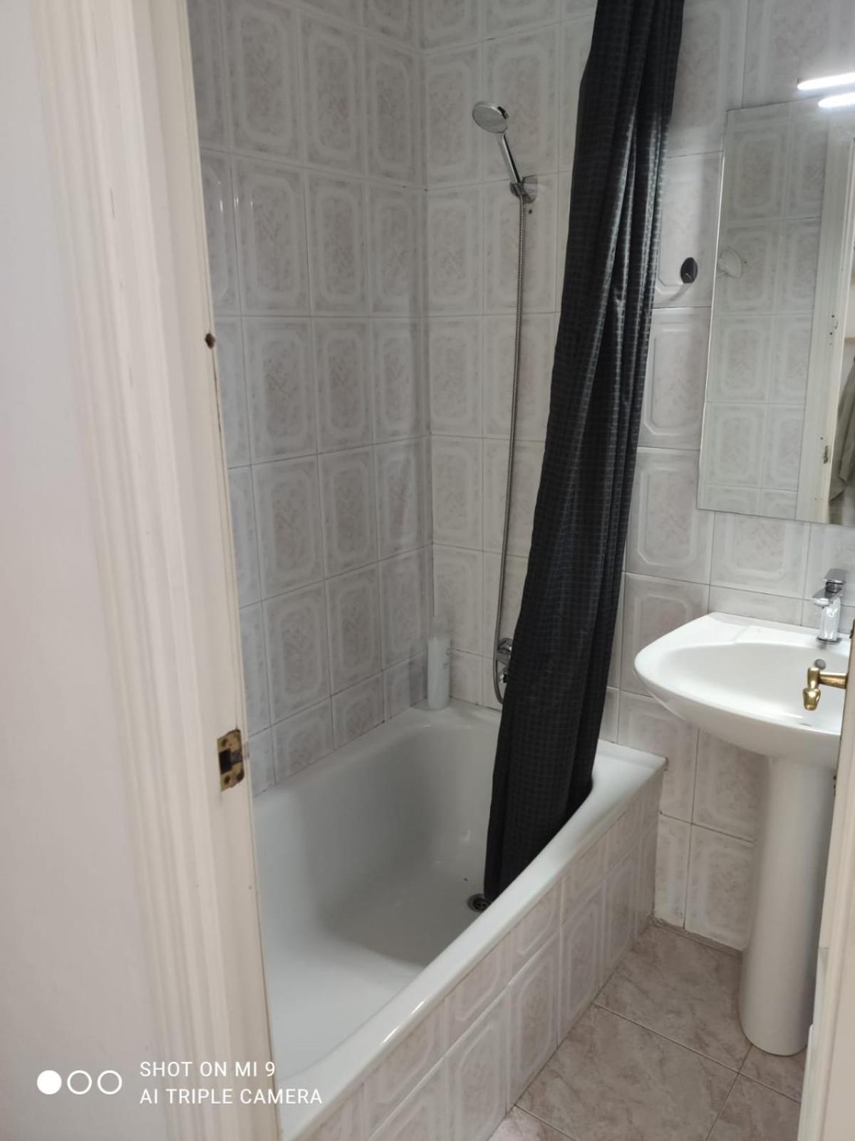 Habitacion 3 - 3 Planta Sin Ascensor En Piso Compartido No Es Piso Entero! Фуeнхирола Екстериор снимка