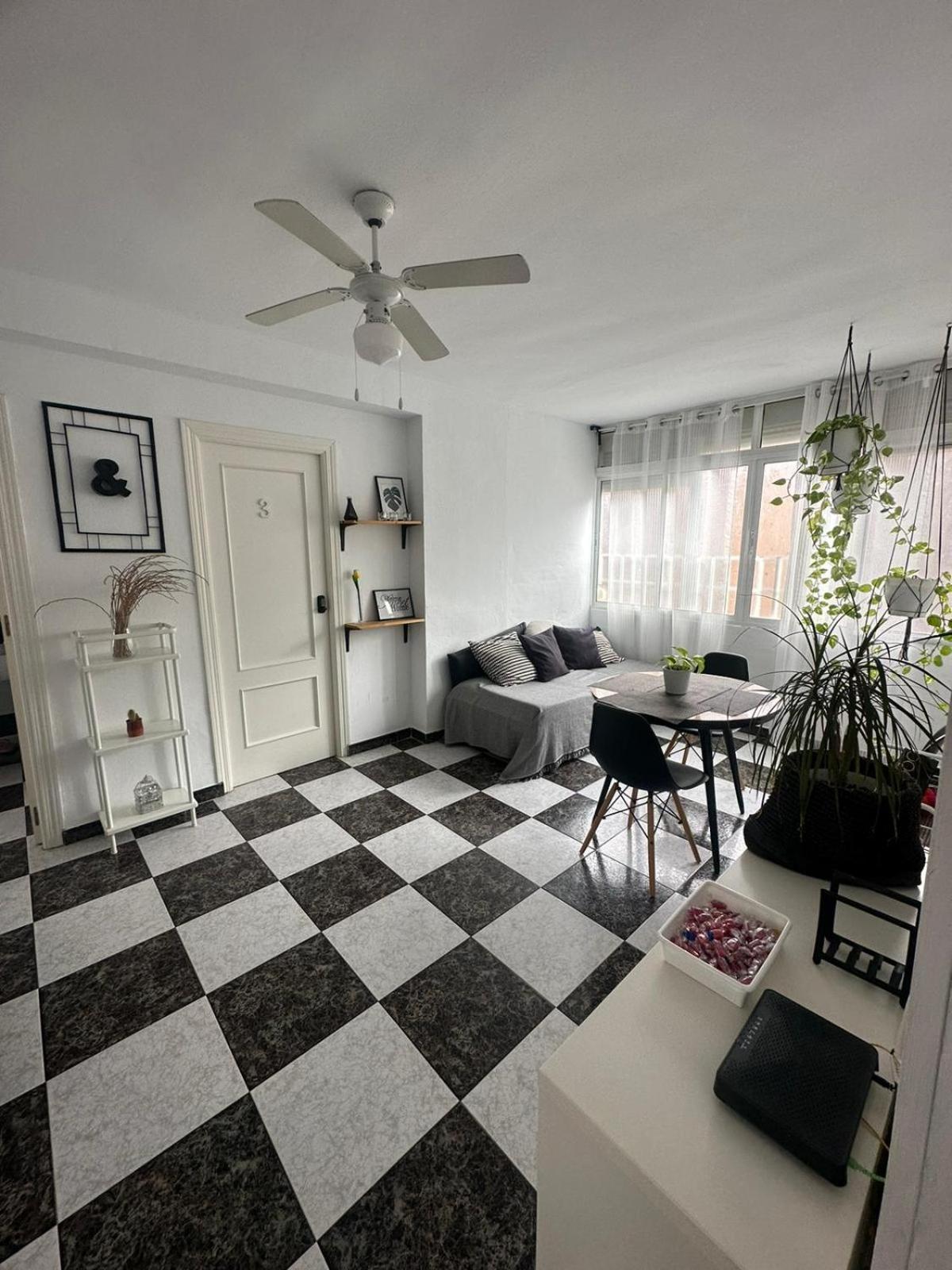 Habitacion 3 - 3 Planta Sin Ascensor En Piso Compartido No Es Piso Entero! Фуeнхирола Екстериор снимка